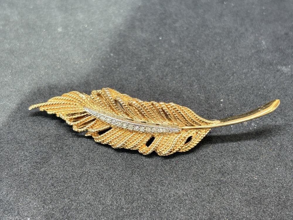 Vintage Signed Ciner Gold Tone Rhinestone Feather Leaf Designer Brooch / Pin